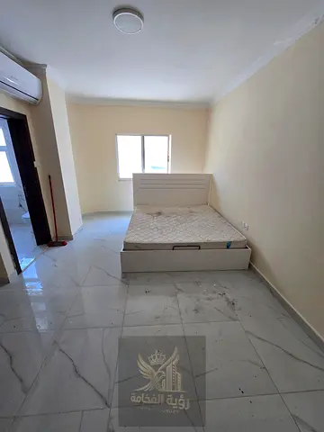 استديو عائلي مميز مساحه مريحه بمنطقه الشارقه الشويهين بالقرب من المواصلات وجميع الخدمات والمرافق