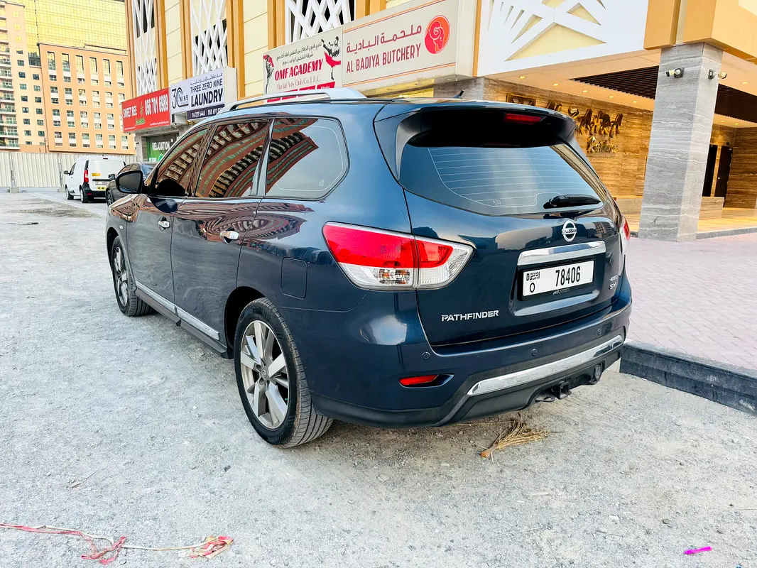 Nissan Pathfinder 2015 — photo 1 of 9