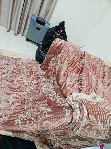 Used decorative bedspread / comforter set in mauve with floral pattern
