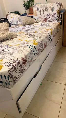 Queen size bed