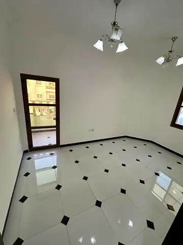 غرفتين وصالة | غرفة ماستر | 2 حمام | بلكونة | نظام دخول بالكارد | إضاءة مخفية | مدخل فاخر | صيانة على المالك | قريب من سوبر ماركت التلة | قريب من مسجد