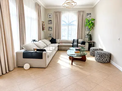 Modern L-Shaped Sectional Sofa in Gray
