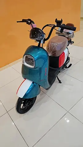 Electric vespa 48 v moped with 2 seats