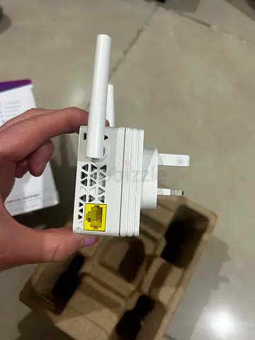 Compact WiFi Range Extender / Wireless Signal Booster - Good Condition