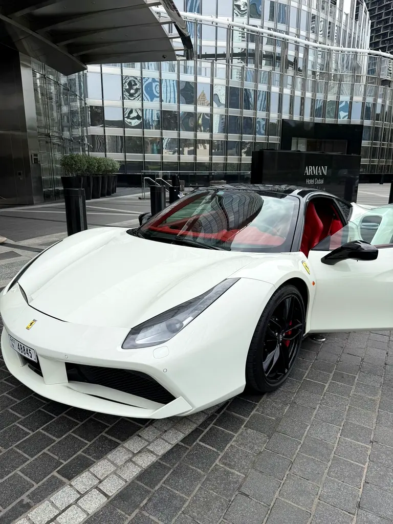 Ferrari 488 GTB 2017 — photo 1 of 4