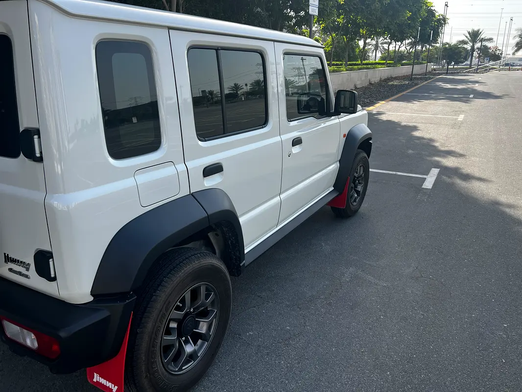 Suzuki Jimny 2024 — photo 1 of 5