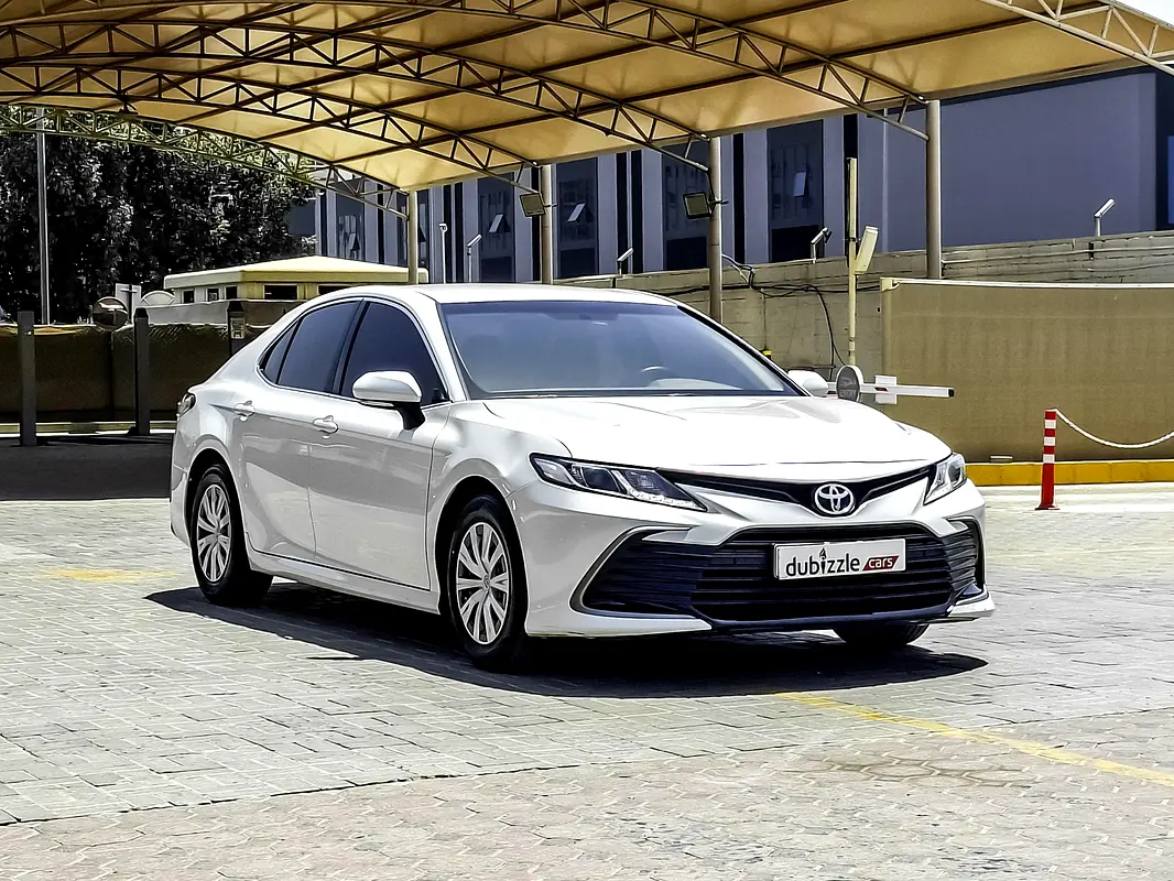 Toyota Camry 2022 — photo 1 of 13