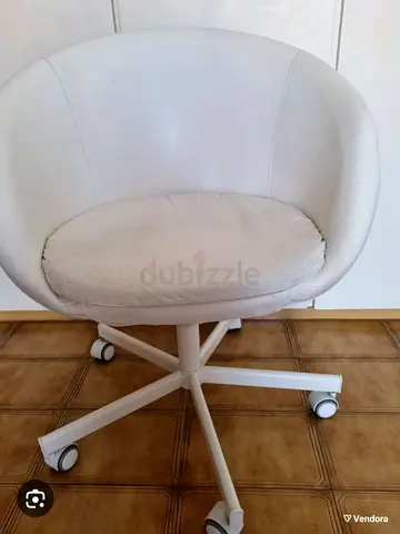 IKEA White Swivel Office/Desk Chair on Wheels