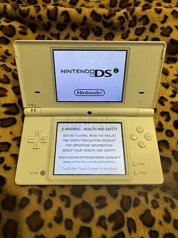 Nintendo DSI White with free game