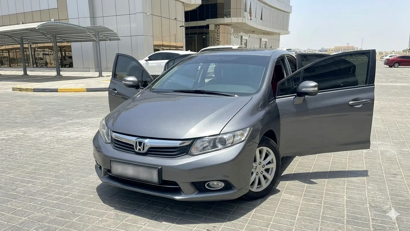 Honda Civic 2012 — photo 1 of 18