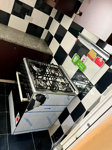 4-Burner Gas Cooker with Oven