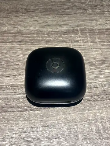 Beats wireless earbuds charging case (black) - good condition