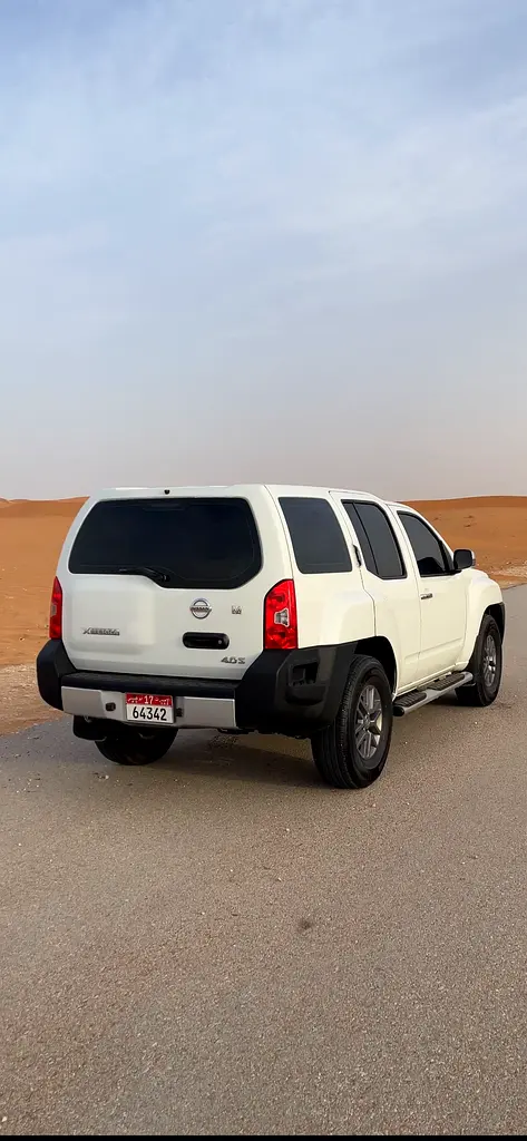 Nissan Xterra 2015 — photo 1 of 4