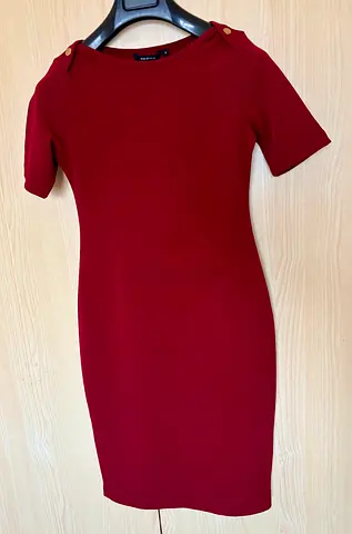 Red Short-Sleeve Bodycon Dress - Size small to medium, Good Condition