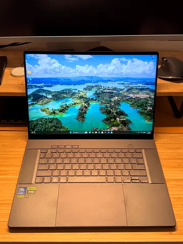 Asus Zephyrus G16 GU605 | Ultra 9 185H | 32GB DDR 5 RAM | RTX 4070 | 2.5K 240HZ Display | 1TB SSD