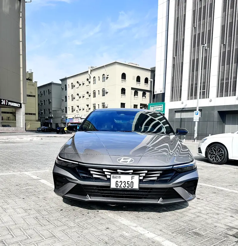Hyundai Elantra 2025 — photo 1 of 5