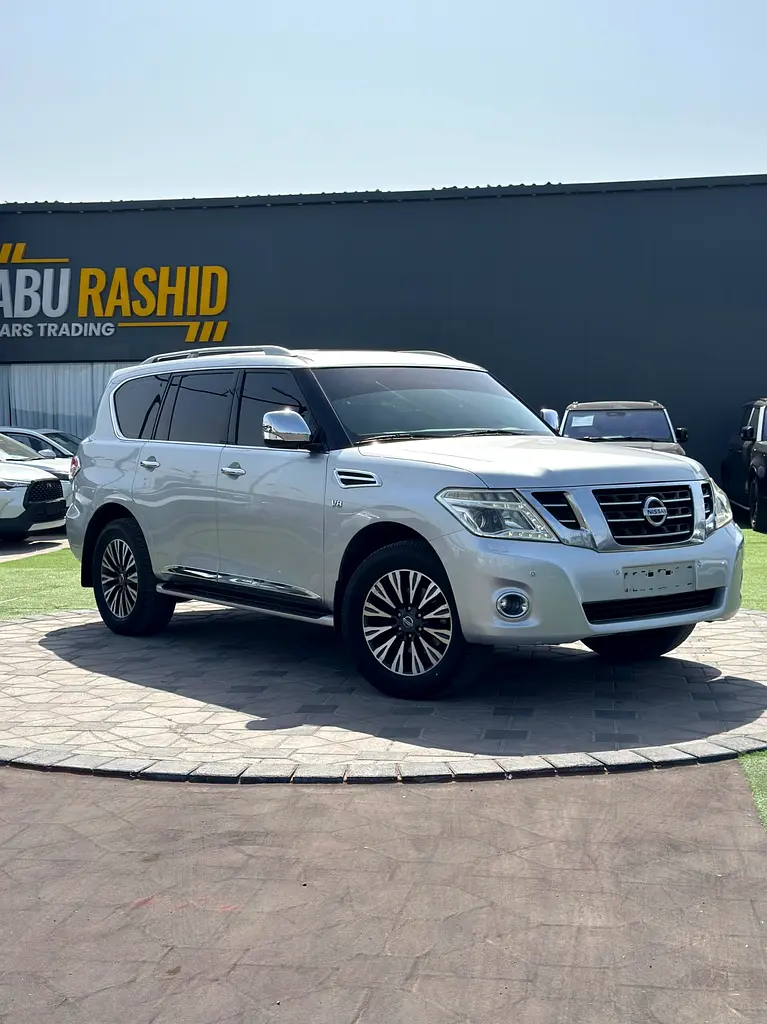 Nissan Patrol 2017 — photo 1 of 16