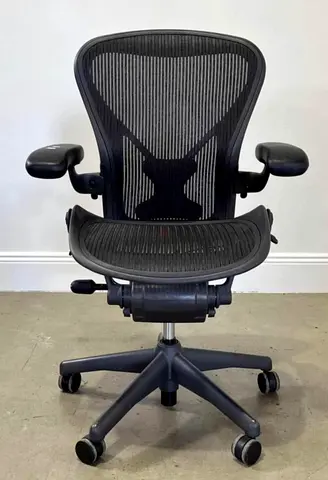 Selling herman miller Aeron chair.good condition only little use