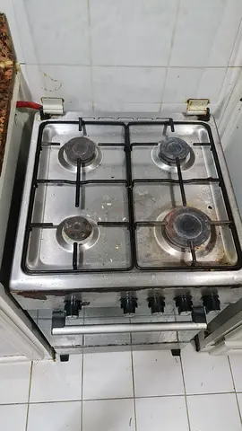 Used 4-Burner Gas Hob/Stove - Stainless Top, Needs Cleaning