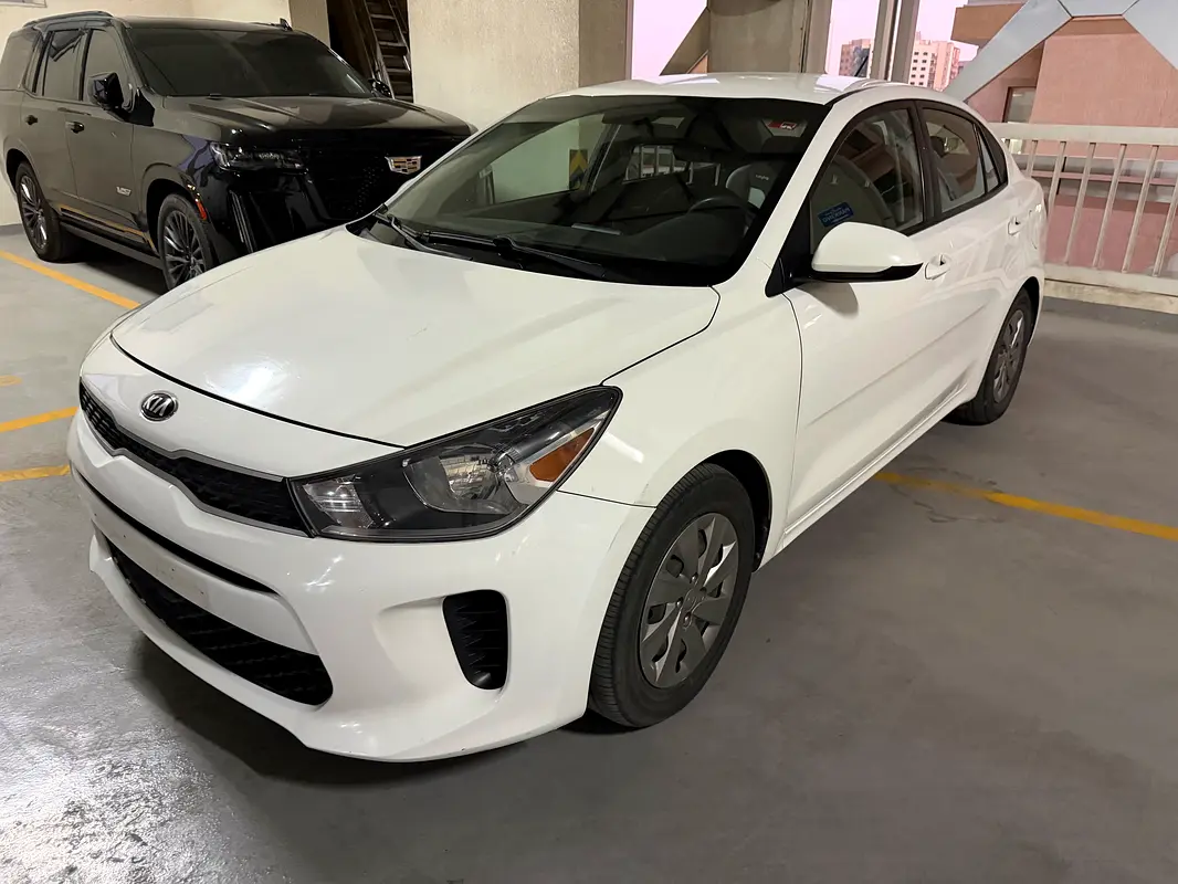 Kia Rio 2019 — photo 1 of 10