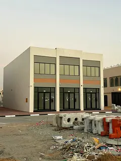 The possibility of renting the entire building or individual shops.