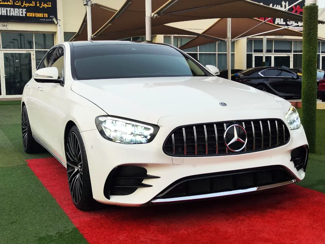 Mercedes-Benz E-Class 2022 — photo 1 of 13