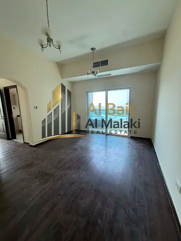 شقة غرفة وصالة في التعاون | إطلالة بحرية رائعة + على مخرج دبي مباشرة