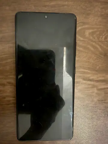 Used Samsung Galaxy S21 Ultra smartphone - good working condition, minor screen marks