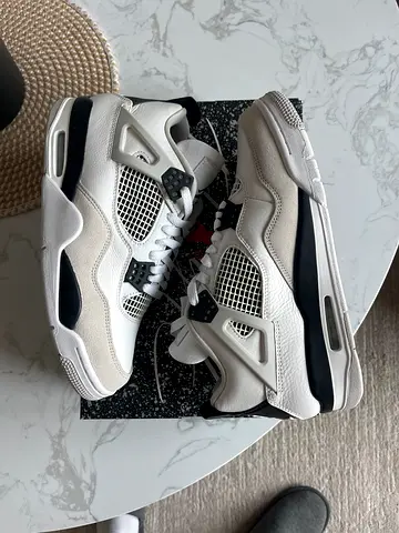 Air Jordan 4 Military black