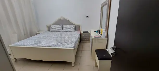 Room for rent in Liwan available for move in