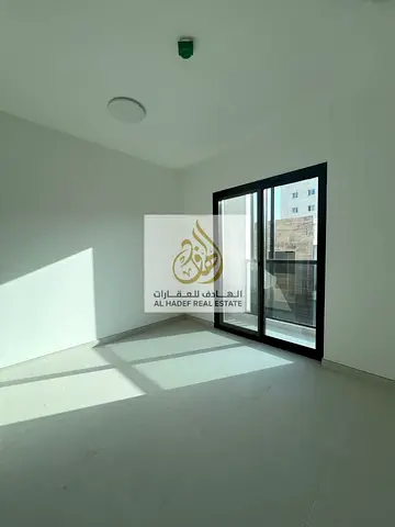 شقة غرفة وصالة أول ساكن للإيجار في القليعة موقع مميز مع باركن وشهر مجاني ونظام دفع مرن وقريبه من جميع الخدمات