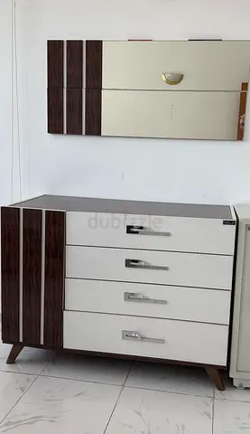 Mid-century Modern 4-Drawer Dresser with Mirror