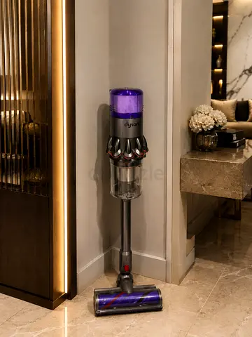 Dyson V8 Stick Vacuum - new