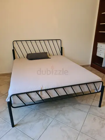 Modern Black Metal Bed Frame with mattress 180x200