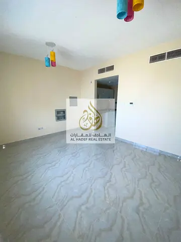 استوديو اول ساكن مع شهر مجانا مطبخ منفصل مساحات كبيره وتشطيبات هيلوكيس وموقع متميز قريب من كل الخدمات ومخرج دبي