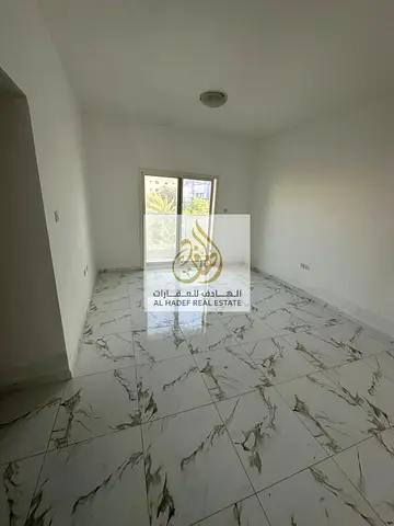 شقه غرفتين وصاله ايجار سنوى مع خزائن بالحائط بمنطقه الراشديه
