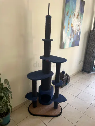 Large “Burj Khalifa” multi-level carpeted cat tree with scratching posts