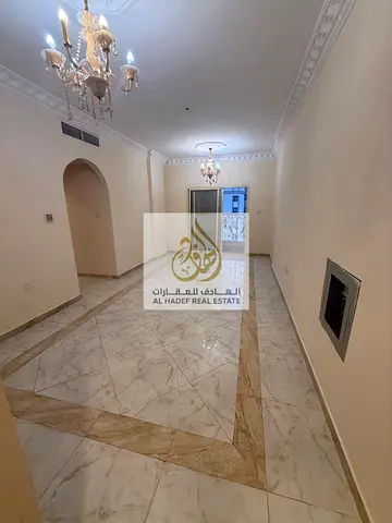 الايجار سنوي عجمان الحميدية 1 مقابل المحكمة قريب من الجامعة البنايه عائلات شقه ثلاث غرف وصاله بلكونه تكيف مركزي 3 حمام خزانات بالحوائط مساحات كبيره مط