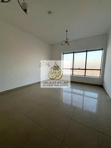 للإيجار السنوي في إمارة الشارقة منطقة المجاز 2 شقة سكنية مميزة مكونة من غرفة وصالة داخل موقع استراتيجي حيوي على شارع الوحدة مباشرة وعلى مخرج دبي، مما