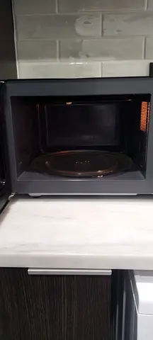 Used countertop microwave oven - good working condition
