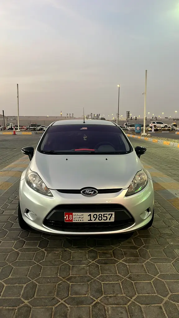 Ford Fiesta 2011 — photo 1 of 3
