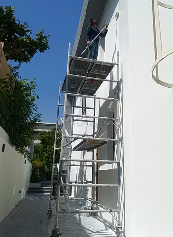 Wall painting working in Dubai