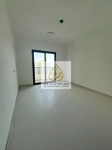 شقة غرفتين وصالة أول ساكن للإيجار في القليعة ببلكونة وموقع مميز مع باركن وشهر مجاني وقريبه من جميع الخدمات