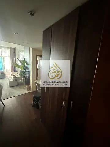 شقة 3 غرف وصالة للإيجار السنوي في أبراج عجمان ون – الراشدية 3، موقع مميز وحيوي يوفر سهولة الوصول إلى جميع الخدمات والمرافق الأساسية.  تتكون الشقة من 3