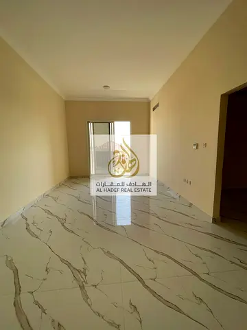 الايجارسنوي في عجمان منطقة المويهات 3 قريب ومدرسه الشويفات واكاديميه عجمان  البنايه عائلات غرفتين وصاله مع بلكونه  تكيف مركزي 3 حمام مطبخ غاز مركزي