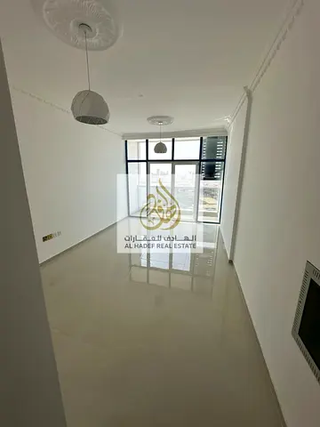 شقة غرفة وصالة للإيجار السنوي في مشيرف – عجمان، ثاني ساكن، بإطلالة مفتوحة بالكامل، في موقع مميز قريب من سيتي سنتر عجمان ومصرف عجمان.  تفاصيل الشقة: غر