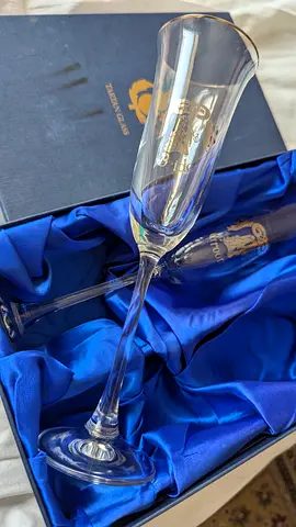 Set of 2 Crystal Champagne Flutes in Presentation Box