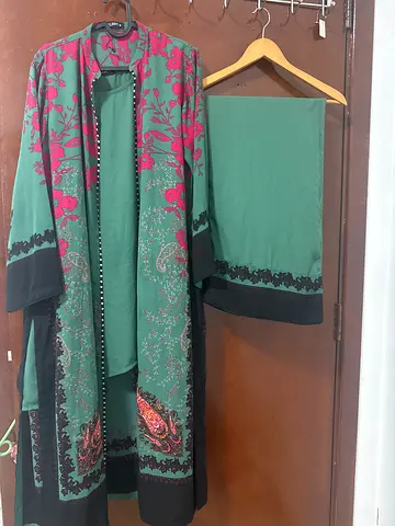 Green Embroidered Abaya Set with Floral and Paisley Design
