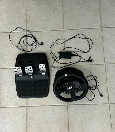 Logitech G923 Steering wheel + pedal PS5