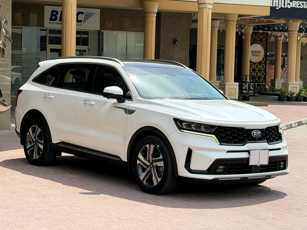 Kia Sorento 2023 — photo 1 of 19